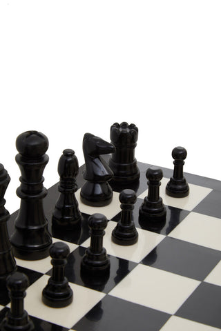 Churchill Games Black and White Chess Set