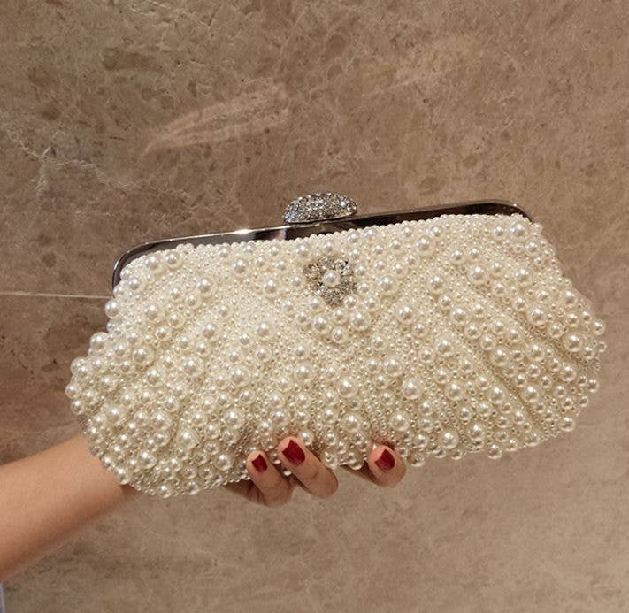 Ivory Pearl in shell shape and soft touch clutch bag - Hstrends