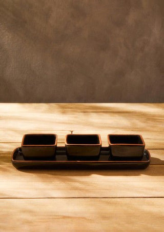 Calisto Terracotta Set Of 3 Dip Bowls With Tray In Black - Hstrends