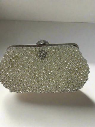 Ivory Pearl in shell shape and soft touch clutch bag - Hstrends