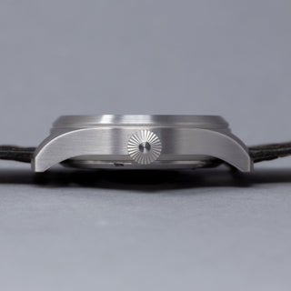 'Turbulence' Cat.1 Aviator's Watch (46mm) | Rook Black - Hstrends